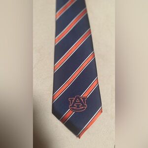 NWOT Auburn men’s tie.